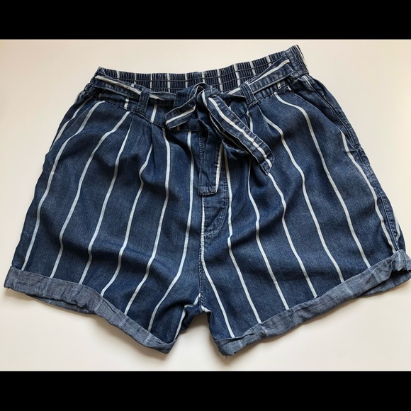 Universal Thread Denim Striped High Waisted Shorts Medium - Picture 1 of 7